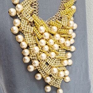 Elegant Gold and Pearl Statement Necklace